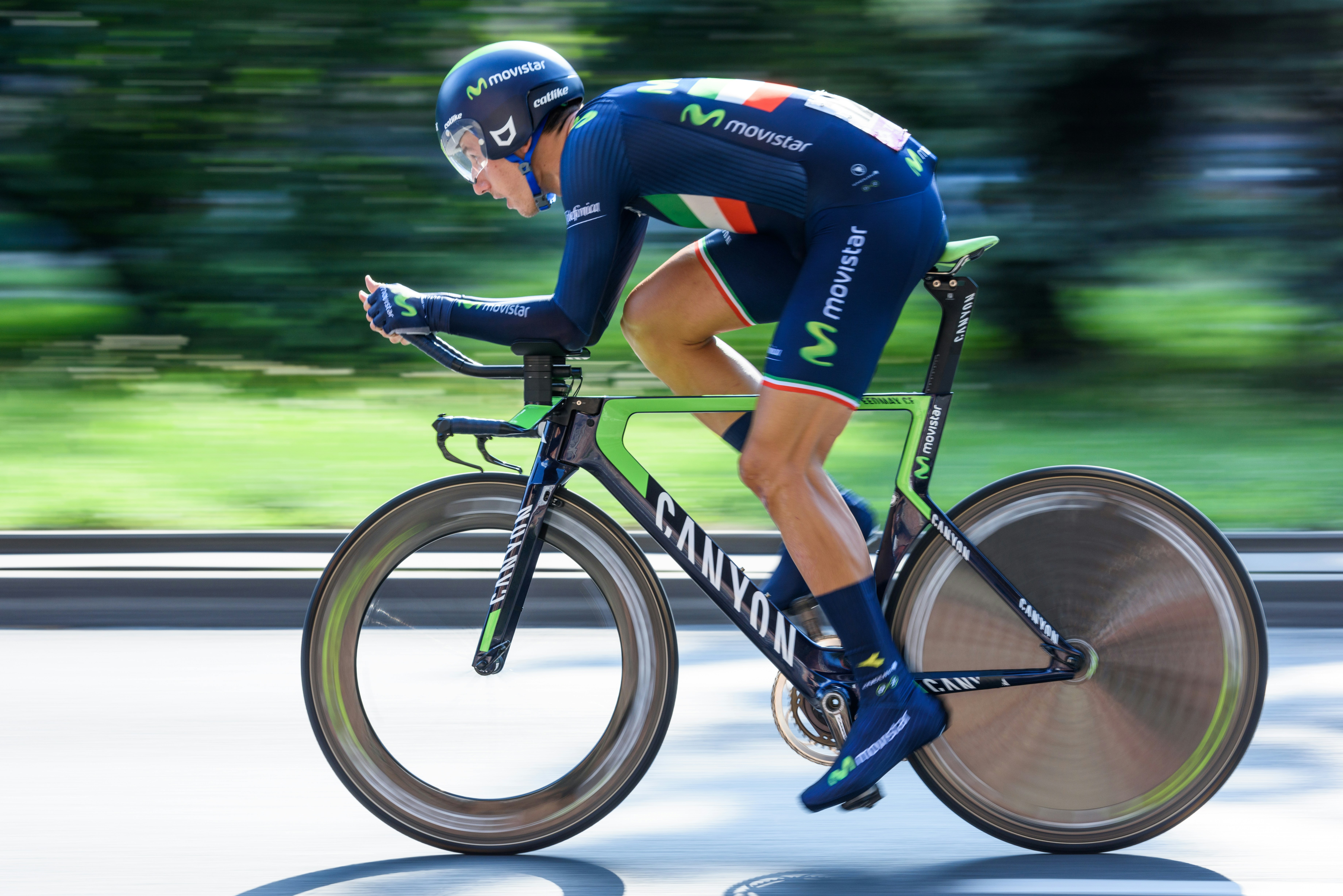 Aerodynamic cyclist - speed and precision